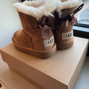 UGG Tan Boots with Shearling and Bows